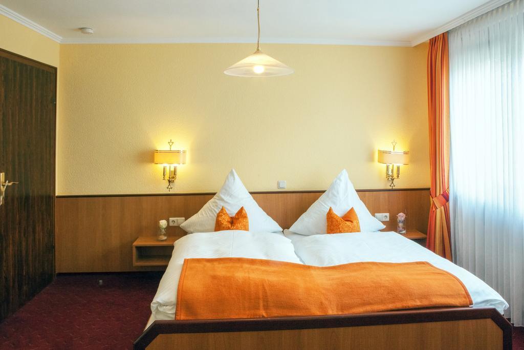Weinhotel Hubertus Garni Klotten Eksteriør billede